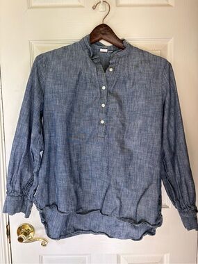 GAP women’s Blue Chambray Button-Neck Top